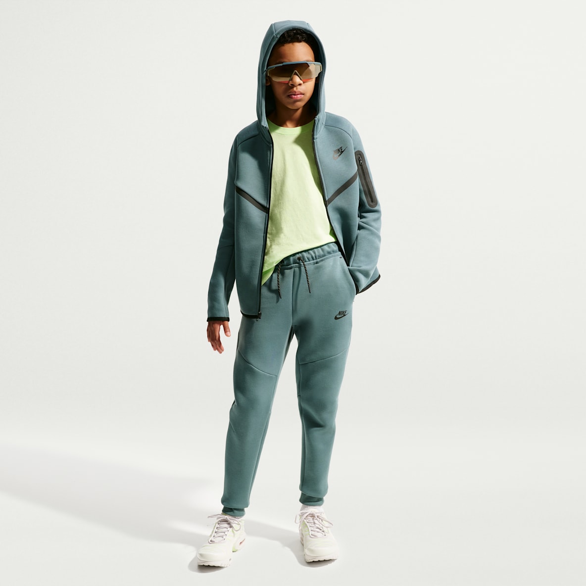 Boys' & Junior Tech Fleece. Nike CA
